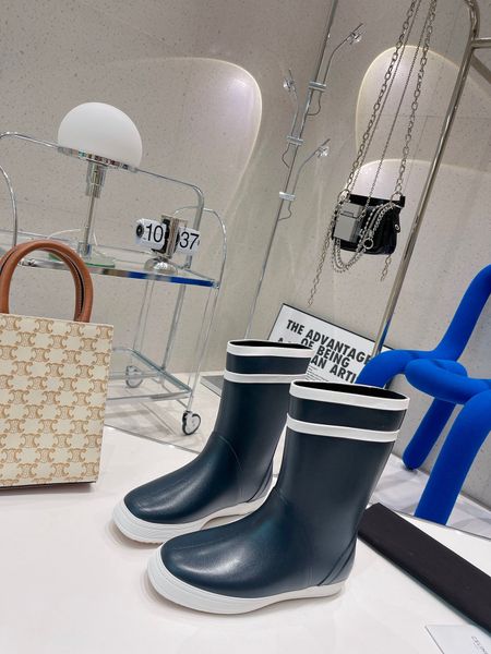 luxurys designers women rain boots england style waterproof welly rubber water rains shoes ankle boot booties9850404, Black
luxurys designers women rain boots england style waterproof welly rubber water rains shoes ankle boot booties9850404, Black