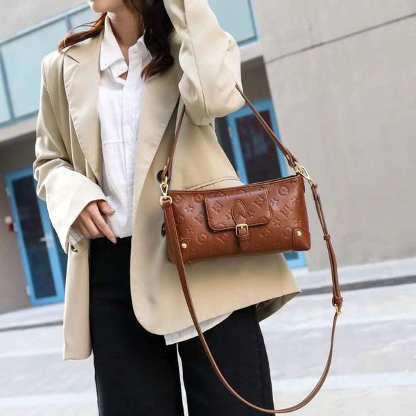 Designers Duffel Bags 45CM 55CM luxury large capacity travel sale High quality women men Genuine Leather shoulder Fashion bag carry rivets with lock asdserdyg, Sky blue
Designers Duffel Bags 45CM 55CM luxury large capacity travel sale High quality women men Genuine Leather shoulder Fashion bag carry rivets with lock asdserdyg, Sky blue