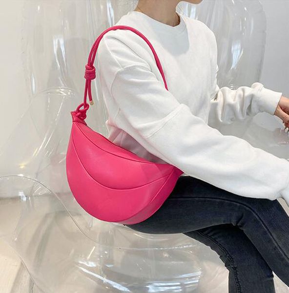 european and american fashion shoulder bag woman designer creative moon bud semi circular saddle pu soft leather suitable for work party mob, Black;red
european and american fashion shoulder bag woman designer creative moon bud semi circular saddle pu soft leather suitable for work party mob, Black;red