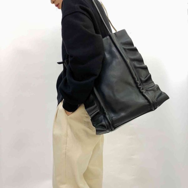 leather handmade leather single shoulder messenger skirt bag women's style 
leather handmade leather single shoulder messenger skirt bag women's style