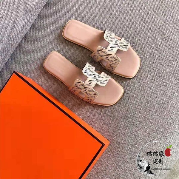 slipper 2021 style h laser punching flat bottom cool h new color one line beach slipper leatherzly, Black
slipper 2021 style h laser punching flat bottom cool h new color one line beach slipper leatherzly, Black