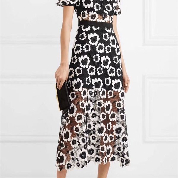 arrival a line midi arrive black white embroidery lace elegant fashion women es high quality, Black;gray
arrival a line midi arrive black white embroidery lace elegant fashion women es high quality, Black;gray