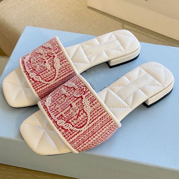 2022 designer electric embroidered slippers luxurious and gorgeous. the details are perfect. it can be matched with any spring and summer be, Black
2022 designer electric embroidered slippers luxurious and gorgeous. the details are perfect. it can be matched with any spring and summer be, Black