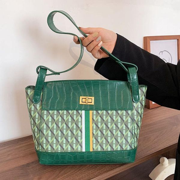 evening bags large capacity shoulder handbag 2021 pu leather women's designer high messenger bag tote
evening bags large capacity shoulder handbag 2021 pu leather women's designer high messenger bag tote