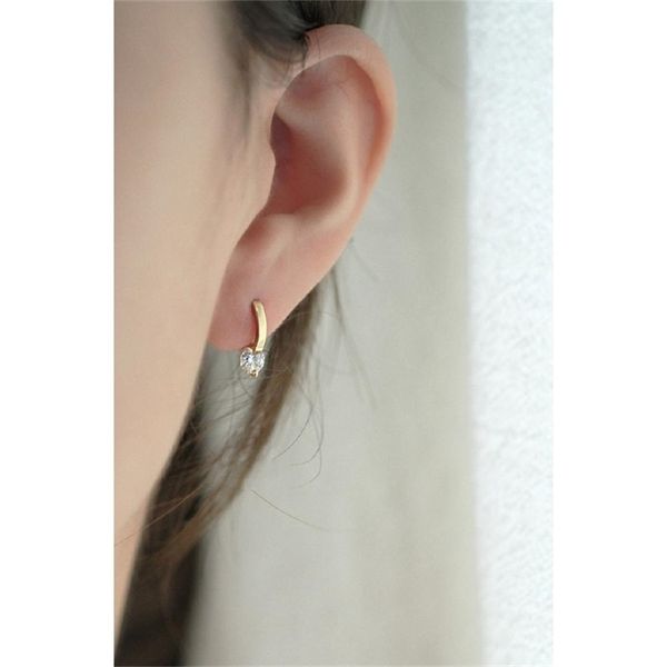 9k gold japanese exquisite temperament simple and versatile elegant single diamond earring earrings-a, Golden;silver
9k gold japanese exquisite temperament simple and versatile elegant single diamond earring earrings-a, Golden;silver