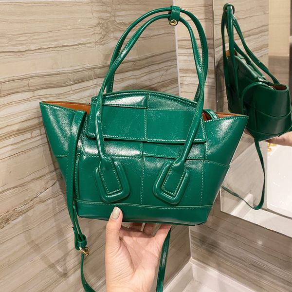 the tote bag sacoche designer handbag woman luxury crossbow bag green genuine leather thin shoulder strap fashion brand pleated
the tote bag sacoche designer handbag woman luxury crossbow bag green genuine leather thin shoulder strap fashion brand pleated
