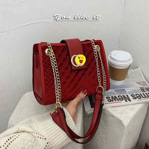 2022 factory wholesale women's bag net red fashion korean style suede rhombic chain one shoulder messenger bag
2022 factory wholesale women's bag net red fashion korean style suede rhombic chain one shoulder messenger bag