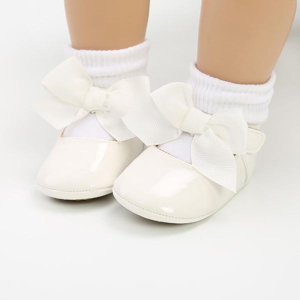 first walkers beautiful pu fashionable baby girl shoes 
first walkers beautiful pu fashionable baby girl shoes