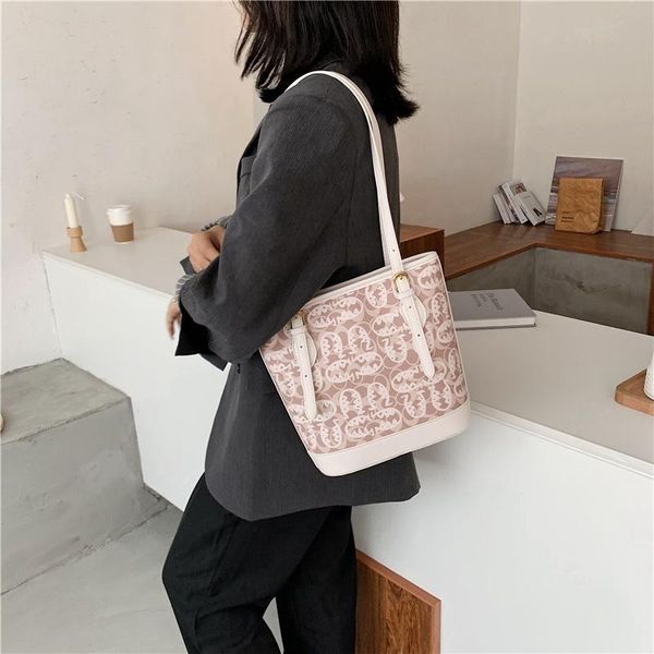 evening bags simple fashion portable single-shoulder waterproof ladies bag high-grade lightweight outdoor casual travel student all-match
evening bags simple fashion portable single-shoulder waterproof ladies bag high-grade lightweight outdoor casual travel student all-match