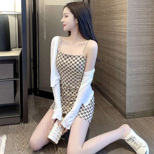 hip wrap tight spice girl plaid suspender skirt design sense of outer dress two-piece set spring and summer, Black;gray
hip wrap tight spice girl plaid suspender skirt design sense of outer dress two-piece set spring and summer, Black;gray