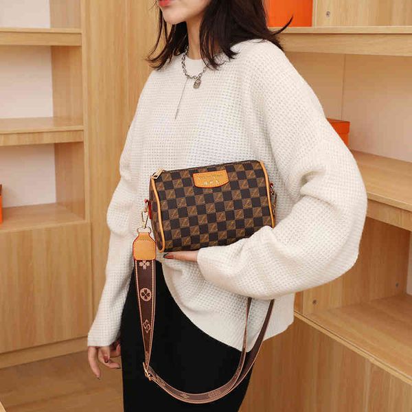 2022 factory wholesale women's fashion high-capacity single shoulder messenger bag hand boston small square bag dyhw
2022 factory wholesale women's fashion high-capacity single shoulder messenger bag hand boston small square bag dyhw
