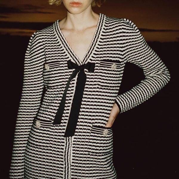 casual dresses women v-neck knitted mini dress striped with bow tie ladies short buttons 2021 spring autum female robe, Black;gray
casual dresses women v-neck knitted mini dress striped with bow tie ladies short buttons 2021 spring autum female robe, Black;gray