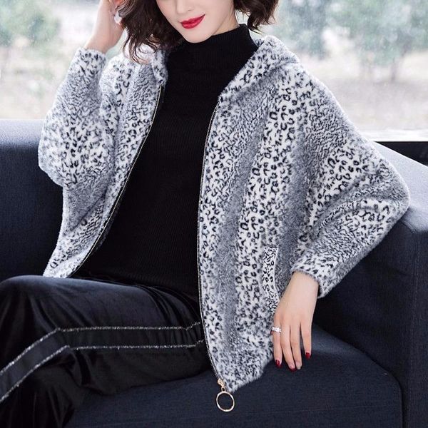 women's jackets leopard print autumn and winter korean cardigan bat sleeve imitation mink velvet loose sweater short coat, Black;brown
women's jackets leopard print autumn and winter korean cardigan bat sleeve imitation mink velvet loose sweater short coat, Black;brown