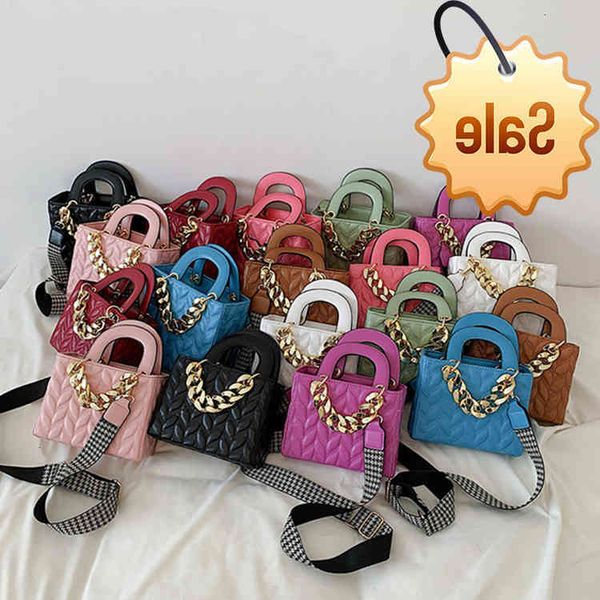 bag female 2021 new korean fashion stone pattern portable princess diamond chain messenger
bag female 2021 new korean fashion stone pattern portable princess diamond chain messenger