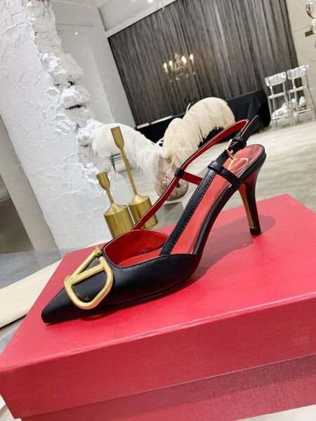 v-shaped ladies pointed sandals 1cm 4.5cm 7.5cm thin high-heeled metal leather women's wedding shoes large size 43 dress, Black
v-shaped ladies pointed sandals 1cm 4.5cm 7.5cm thin high-heeled metal leather women's wedding shoes large size 43 dress, Black