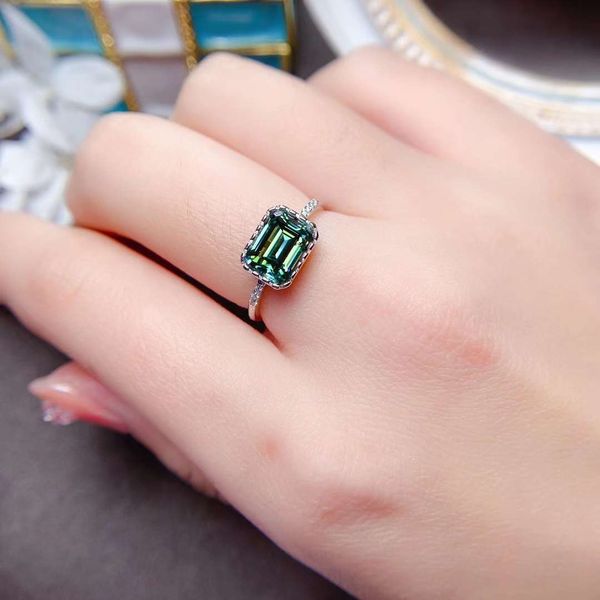 big 2ct green moissanite ladies 925 silver ring couples wedding ring 6*8mm gra certificate luxury jewelry designers
big 2ct green moissanite ladies 925 silver ring couples wedding ring 6*8mm gra certificate luxury jewelry designers
