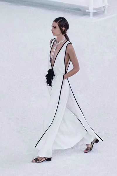 milan runway dresses 2021 autumn v neck sleeveless split designer dress brand same style clothing 0703-8, Black
milan runway dresses 2021 autumn v neck sleeveless split designer dress brand same style clothing 0703-8, Black