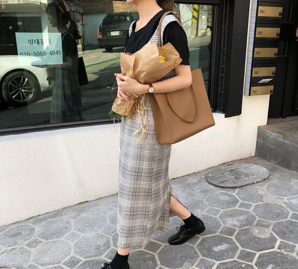 2021 spring all-match messenger bag casual temperament large capacity solid color shoulder simple female bags
2021 spring all-match messenger bag casual temperament large capacity solid color shoulder simple female bags