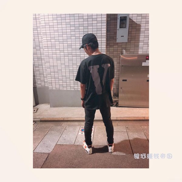 t shirt ins super fire friday friends thanksgiving black soul big v loose t-shirt pure cotton short sleeve fashion, White;black
t shirt ins super fire friday friends thanksgiving black soul big v loose t-shirt pure cotton short sleeve fashion, White;black