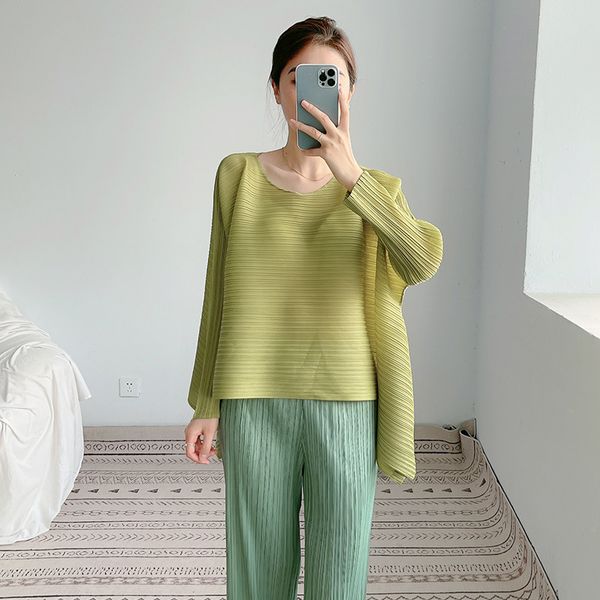 tees t-shirt miyake pleated long sleeve t-shirt women's autumn 2021 fat mm loose cover meat thin pullover, White
tees t-shirt miyake pleated long sleeve t-shirt women's autumn 2021 fat mm loose cover meat thin pullover, White