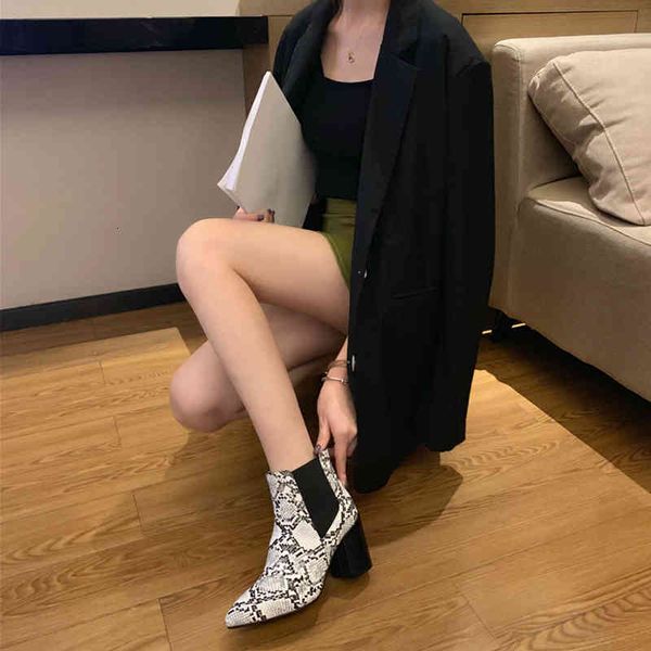 dress shoes autumn new mid-tube set foot martin boots women's pointed snake-print fashion model high heels r1cw, Black
dress shoes autumn new mid-tube set foot martin boots women's pointed snake-print fashion model high heels r1cw, Black