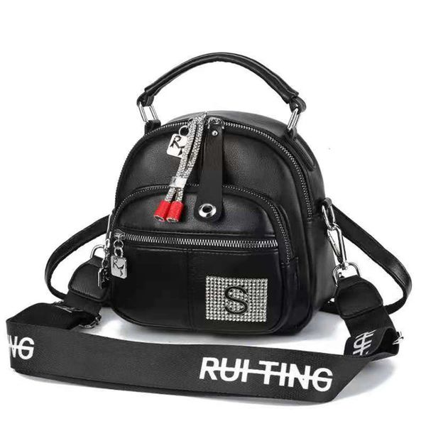 yiding luggage women's 6980 new korean fashion messenger single shoulder simple portable bag
yiding luggage women's 6980 new korean fashion messenger single shoulder simple portable bag