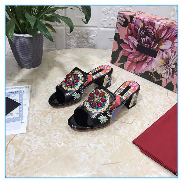 designer women slippers 2 colors beautiful flower drill decoration box dust bag shoes wonderful print slide summer wide sandals with 6.5cm h, Black
designer women slippers 2 colors beautiful flower drill decoration box dust bag shoes wonderful print slide summer wide sandals with 6.5cm h, Black