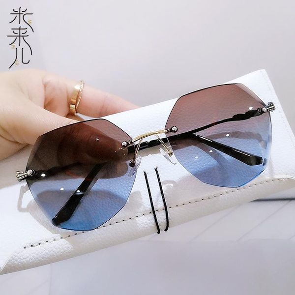 sunglasses oloey elegant trimmed women gradient color rimless luxury eyewear female brand designer fashion glasses trendy oculos, White;black
sunglasses oloey elegant trimmed women gradient color rimless luxury eyewear female brand designer fashion glasses trendy oculos, White;black
