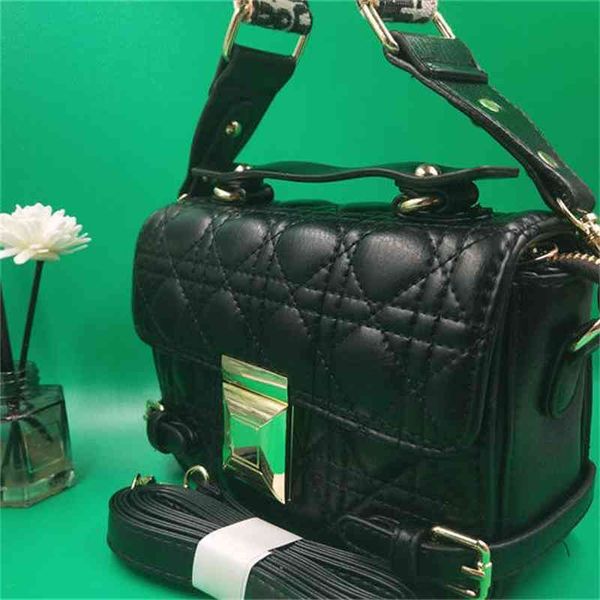 2022 factory wholesale material net red shoulder messenger multi-functional small square bag with exquisite workmanship and h5yk
2022 factory wholesale material net red shoulder messenger multi-functional small square bag with exquisite workmanship and h5yk