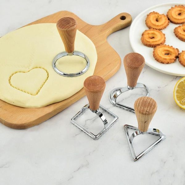 baking moulds ravioli maker stamp cookie mold with wooden handle fluted edge round cutters pizza cutting wheel for kitchen tool
baking moulds ravioli maker stamp cookie mold with wooden handle fluted edge round cutters pizza cutting wheel for kitchen tool