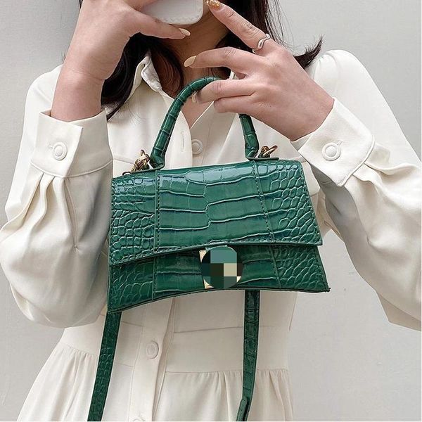 design hand crocodile small women's 2021 new fashion portable single shoulder personalized messenger hourglass shell bag, Red;black
design hand crocodile small women's 2021 new fashion portable single shoulder personalized messenger hourglass shell bag, Red;black