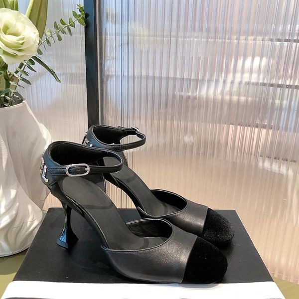 luxury designer autumn ladies shoes classic small shoe with round head and bun style in english colors are size35-41, Red;white
luxury designer autumn ladies shoes classic small shoe with round head and bun style in english colors are size35-41, Red;white