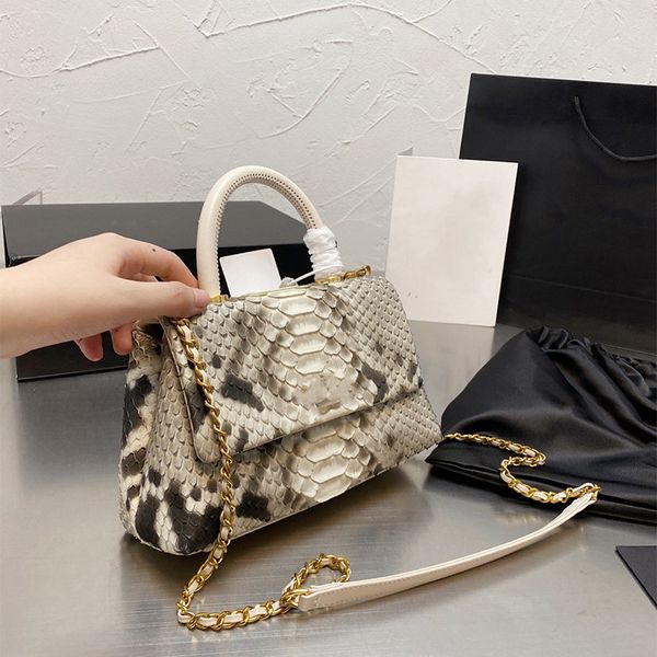 2021 classic ladies fashion hand-held flap bag luxury imitation brand snake grain leather large capacity party designer handbag shoulder cro
2021 classic ladies fashion hand-held flap bag luxury imitation brand snake grain leather large capacity party designer handbag shoulder cro