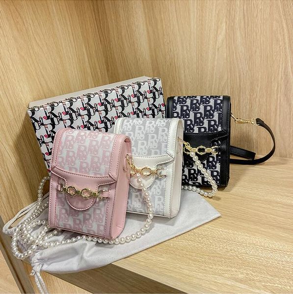 women chain bag sweet and lovely Pearl Beads mobile phone bags summer small fresh printed coin purse street personalized color matching leather wallet, Black(boutique box)
women chain bag sweet and lovely Pearl Beads mobile phone bags summer small fresh printed coin purse street personalized color matching leather wallet, Black(boutique box)