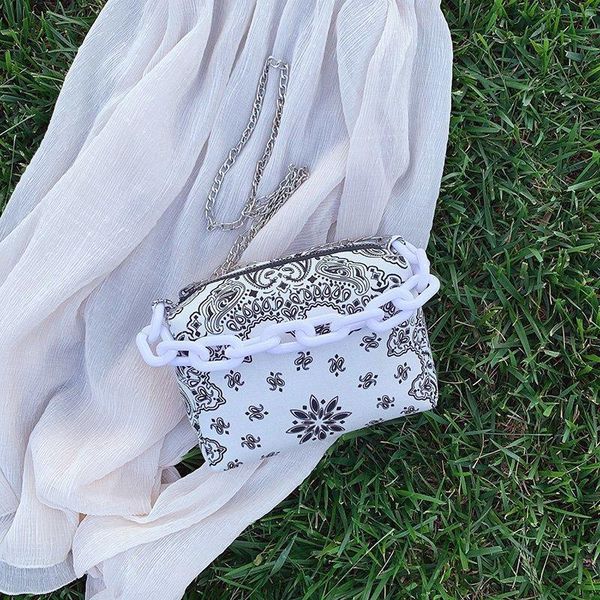 evening bags bandana print handbags for women thick chain canvas bag designer purse 2021 spring sac a main bolsas femininas baratas
evening bags bandana print handbags for women thick chain canvas bag designer purse 2021 spring sac a main bolsas femininas baratas