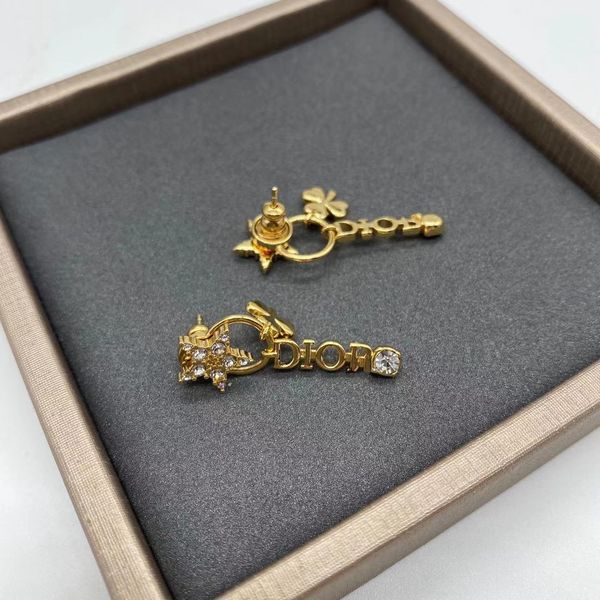 diamond inlaid letter earrings light luxury fashion lady temperament personality versatile earrings fine jewellery for sale, Silver
diamond inlaid letter earrings light luxury fashion lady temperament personality versatile earrings fine jewellery for sale, Silver