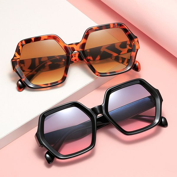 design sunglasses new polygonal men's trend meter nail women's fashion versatile, White;black
design sunglasses new polygonal men's trend meter nail women's fashion versatile, White;black