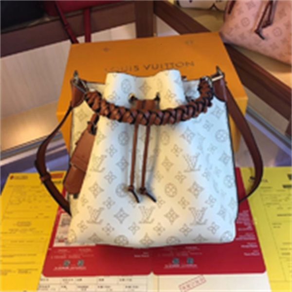 brand designer luxury m55800 perforated bucket bag white women handbags iconic bags handles shoulder bags totes cross body bag clutches
brand designer luxury m55800 perforated bucket bag white women handbags iconic bags handles shoulder bags totes cross body bag clutches