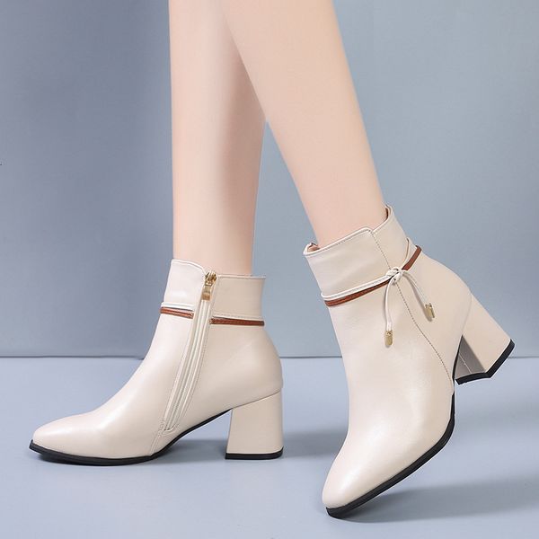 middle children's autumn and winter 2021 foreign style thick heel side zipper short barrel martin fashion boots, Black
middle children's autumn and winter 2021 foreign style thick heel side zipper short barrel martin fashion boots, Black