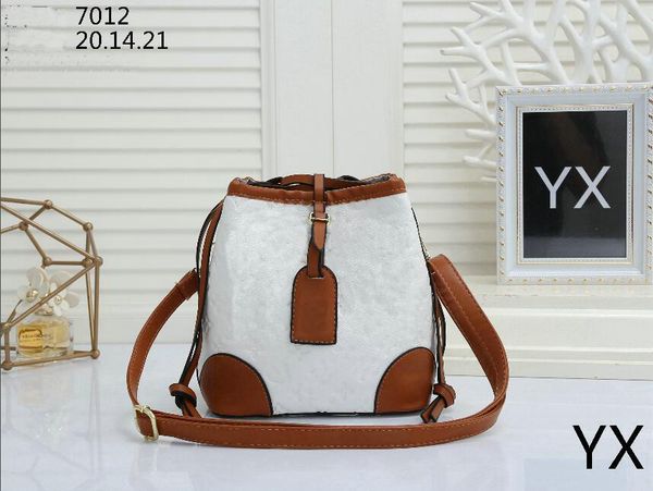 womens messenger bag fashion shoulder bags mens lady totes purse handbags crossbody backpack wallet l7012 20x14x21cm
womens messenger bag fashion shoulder bags mens lady totes purse handbags crossbody backpack wallet l7012 20x14x21cm