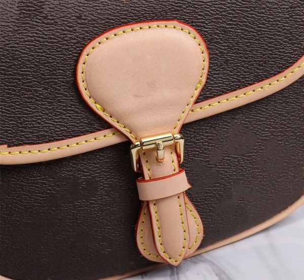 2021 luxury fashion clamshell bag small handbag lady famous brand designer messenger bag lady shoulder bag leather chain lady handbag 1217
2021 luxury fashion clamshell bag small handbag lady famous brand designer messenger bag lady shoulder bag leather chain lady handbag 1217