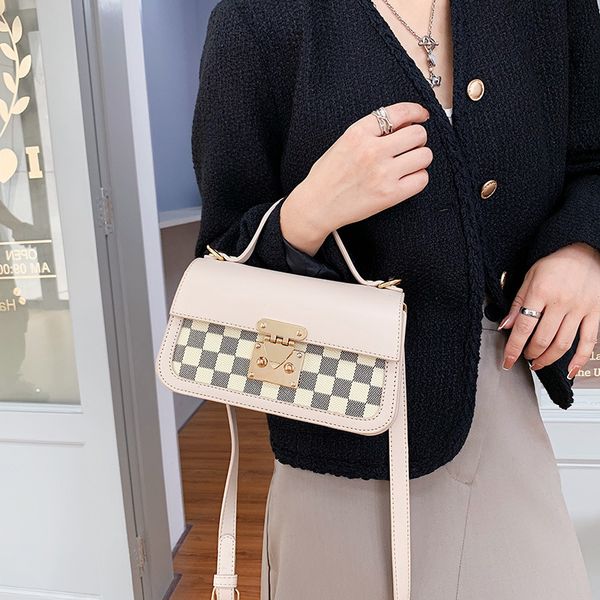 80% off outlet store new portable messenger single shoulder bag small square women's factory online sale, Black;red
80% off outlet store new portable messenger single shoulder bag small square women's factory online sale, Black;red