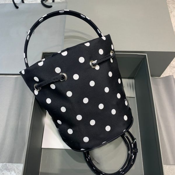famous brand portable bucket bag designer messenger bags multifunctional large capacity women fashion handbag
famous brand portable bucket bag designer messenger bags multifunctional large capacity women fashion handbag