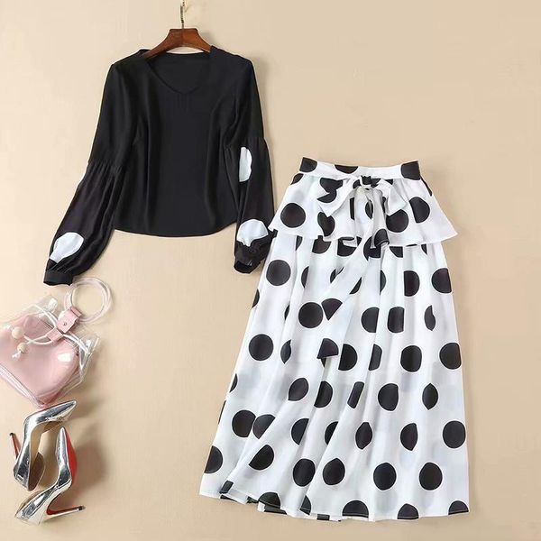 spring fashion 2 pieces women sets pretty v_neck black blouse +dot print white skirt slim female suits women's two piece pants
spring fashion 2 pieces women sets pretty v_neck black blouse +dot print white skirt slim female suits women's two piece pants