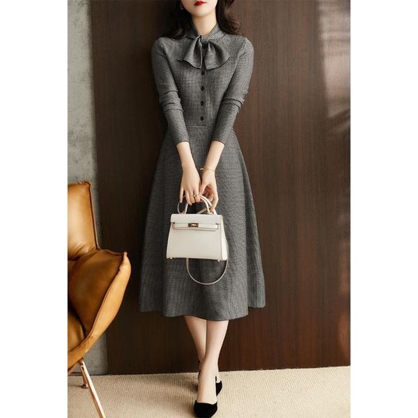 casual dresses 2021 autumn winter women elegant maxi shirt dress lady bodycon long pleated female vintage knitted vestido n141, Black;gray
casual dresses 2021 autumn winter women elegant maxi shirt dress lady bodycon long pleated female vintage knitted vestido n141, Black;gray