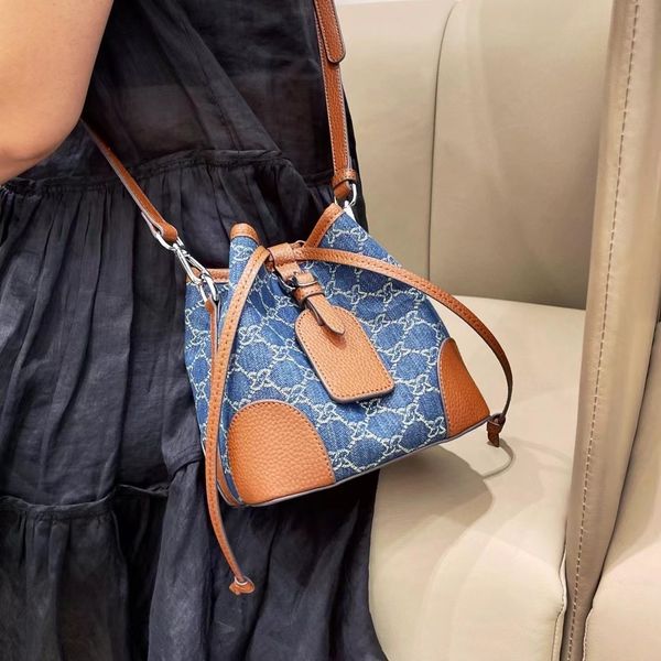 luxury handbags 2021 new net red fashion portable bucket bag old flower senior foreign style women's messenger shoulder bag
luxury handbags 2021 new net red fashion portable bucket bag old flower senior foreign style women's messenger shoulder bag