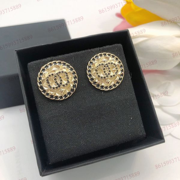 earrings brand designer 925 silver needle women hoop hugie female earring brass material new fashion jewelry, Golden;silver
earrings brand designer 925 silver needle women hoop hugie female earring brass material new fashion jewelry, Golden;silver