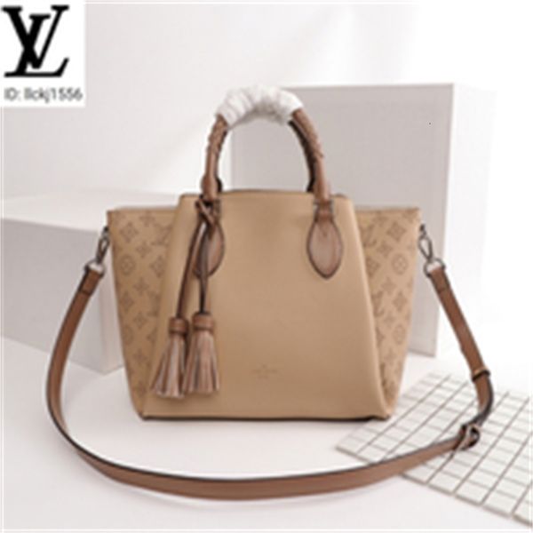 apricot women cross brand perforated cowhide tassel handbag designer handbags iconic bags luxury handles shoulder bags totes f5e8 m55030, Red;black
apricot women cross brand perforated cowhide tassel handbag designer handbags iconic bags luxury handles shoulder bags totes f5e8 m55030, Red;black