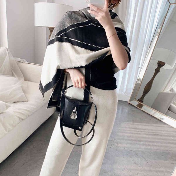 hat scarf glove setimitation cashmere women's 2021 versatile v-shaped air conditioning room large shawl warm and thickened bib, Blue;gray
hat scarf glove setimitation cashmere women's 2021 versatile v-shaped air conditioning room large shawl warm and thickened bib, Blue;gray