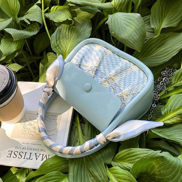 shoulder bags niche design -selling 2021 fashion high-end women's chain messenger bag handbag square width: 20cm
shoulder bags niche design -selling 2021 fashion high-end women's chain messenger bag handbag square width: 20cm